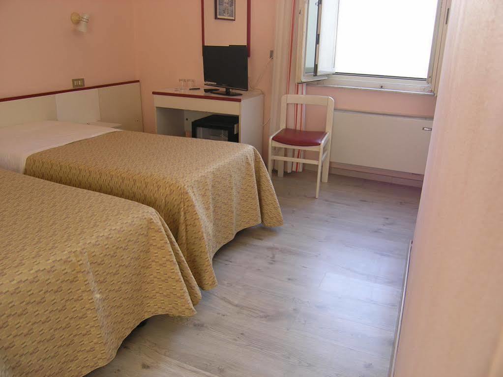 Elba Hotel Rosignano Solvay Buitenkant foto